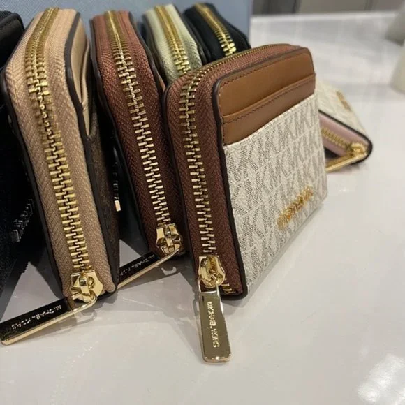 Michael Kors Jet Set Travel Medium Zip Around Card Case Vanilla - Picture 12 of 16